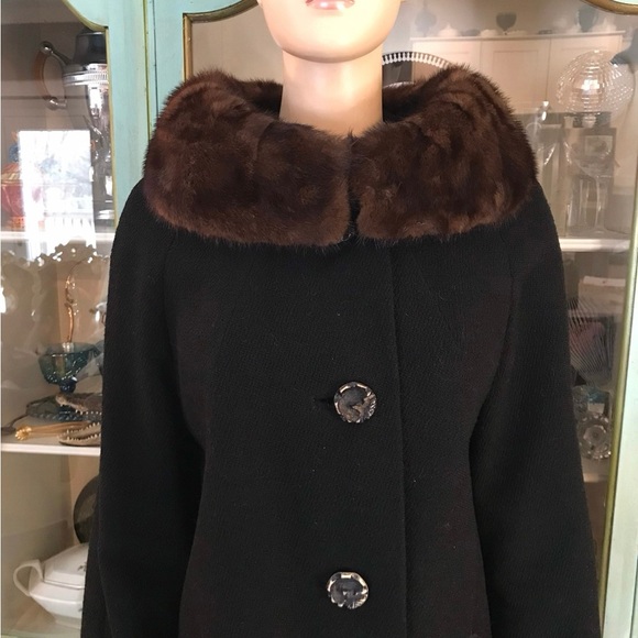 Vintage fur collar coat. Not perfect. - Picture 5 of 7